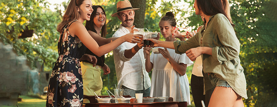 A family holidng hands